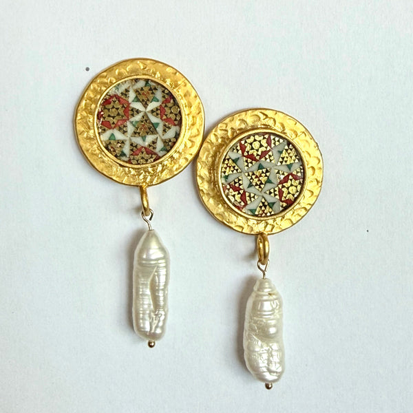 Ava Round Pearl Earrings