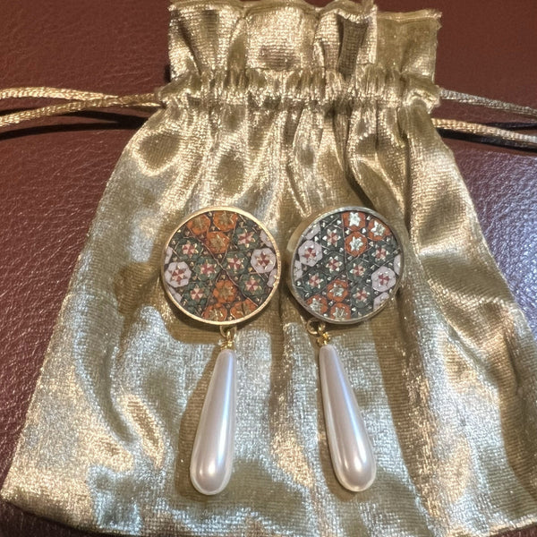 (Ille) Knob-Khatam Brass Pearl Earring