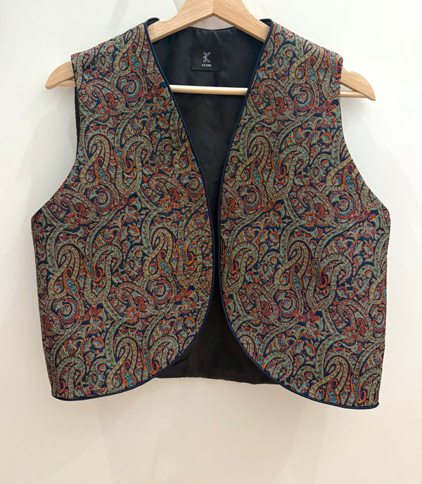 Lajevard Vest