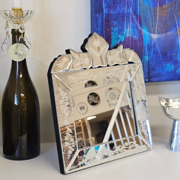 Roya Tabletop Mirror