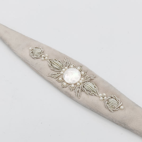 Cream Zinat Choker with Pearl