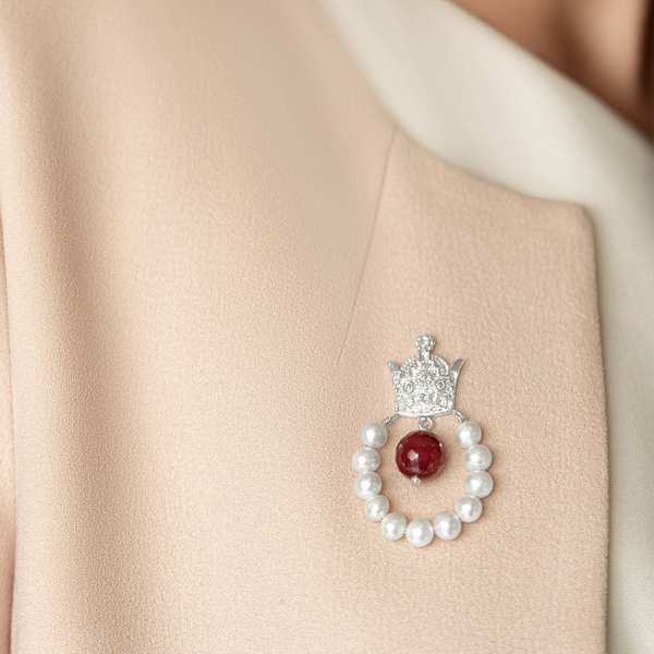 Crown Silver Brooch with Pearl & Agate