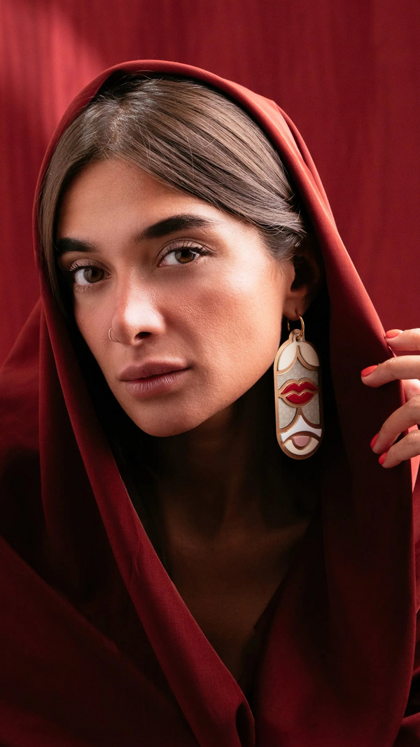 Artemis Earring – Cream & Red