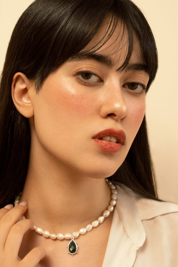 Silver Baroque Pearl Choker with Labradorite