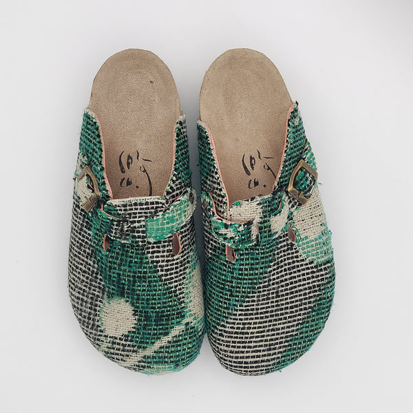 Green & Black Vintage Sandals [Size 6.5]